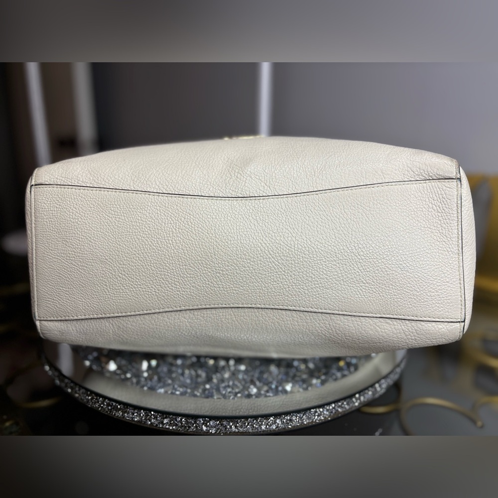 Coach 2017 Pebble Leather Town Tote in the color Chalk EUC - Picture 13 of 17